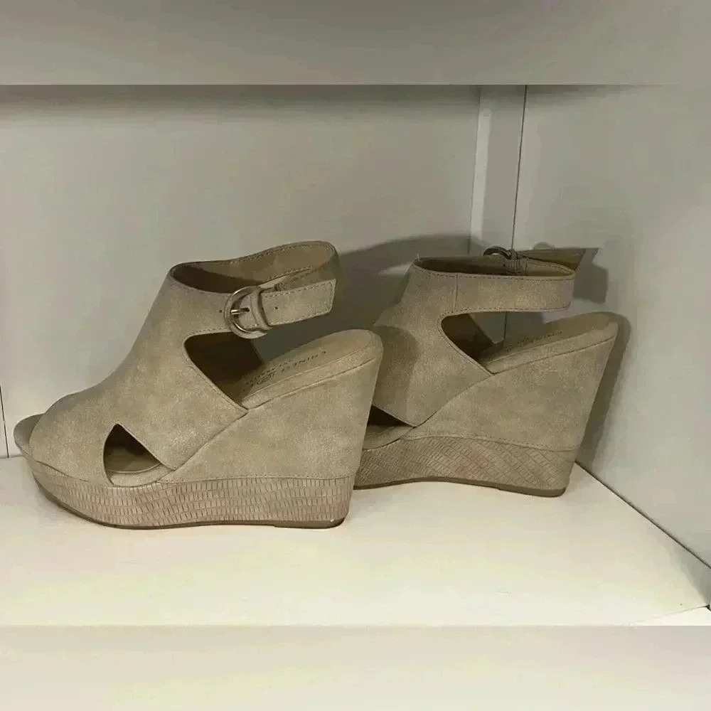 Chinese Laundry Women’s Wedges with back strap.  Size 8 neutral.